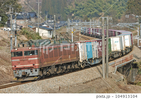 北陸本線　石動ー倶利伽羅　JR貨物　EF81-117（富山） 104913104