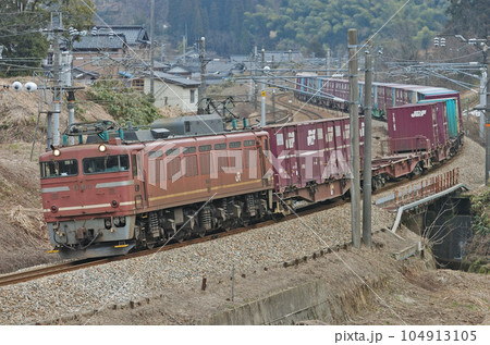 北陸本線 石動ー倶利伽羅 JR貨物 EF81-2(富山) 北陸本線 石動ー倶利伽羅 JR貨物 EF81-2(富山) 104913105