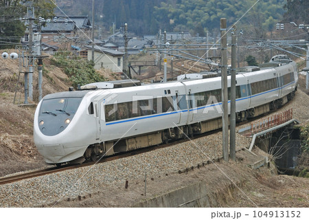 北陸本線 石動ー倶利伽羅 JR西日本 681系 T01編成(金沢) サンダーバード 北陸本線 石動ー倶利伽羅 JR西日本 681系 T01編成(金沢) サンダーバード 104913152
