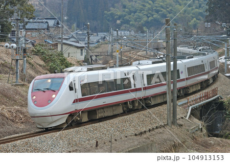 北陸本線　石動ー倶利伽羅　681系　北越急行　N01編成+JR西日本　W12編成（金沢）　はくたか 104913153