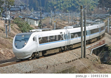 北陸本線　石動ー倶利伽羅　JR西日本　681系　W03+W11編成（金沢）　はくたか 104913156