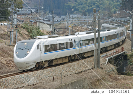 北陸本線 石動ー倶利伽羅 JR西日本 681系 W02+W12編成(金沢) はくたか 北陸本線 石動ー倶利伽羅 JR西日本 681系 W02+W12編成(金沢) はくたか 104913161