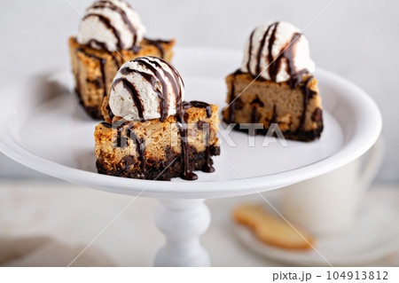 Little bite sized dessert, cookie pie 104913812