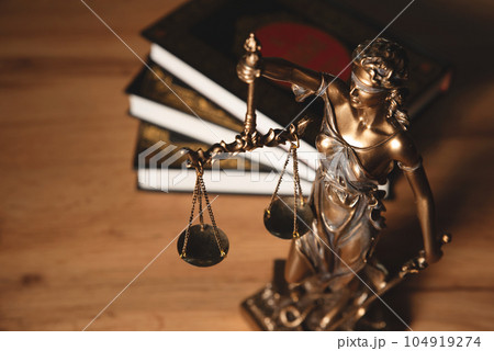 Justice and legal book on wooden table 104919274