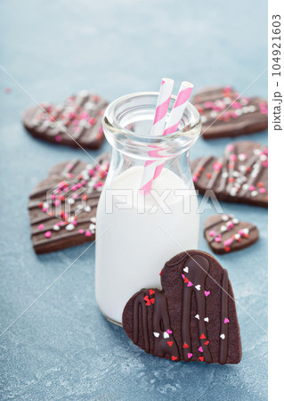 Chocolate hearts cookies for Valentines day 104921603