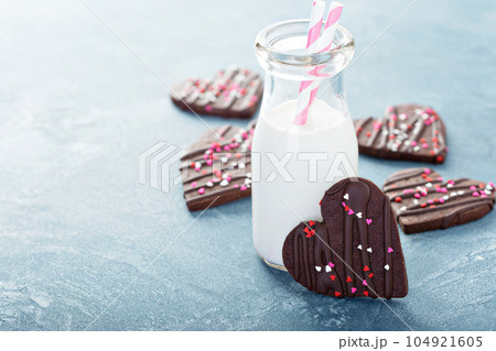 Chocolate hearts cookies for Valentines day 104921605