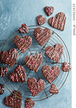Chocolate hearts cookies for Valentines day 104921614