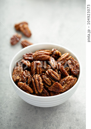 Caramelized or candied pecans 104923073