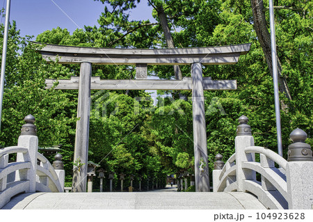 神奈川県　寒川町　寒川神社　三の鳥居 104923628