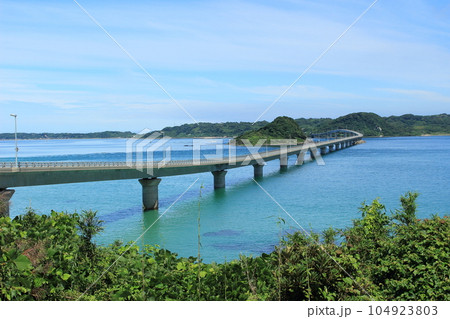 角島大橋~コバルトブルーの海にかかる橋 角島大橋~コバルトブルーの海にかかる橋 104923803