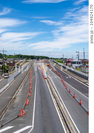 幹線道路の橋梁4車線化工事 埼玉県道27号東松山鴻巣線 2023.07　タテ a-1 104924170
