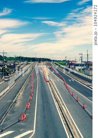 幹線道路の橋梁4車線化工事 埼玉県道27号東松山鴻巣線 2023.07 タテ a-3 暖色寒色強調 幹線道路の橋梁4車線化工事 埼玉県道27号東松山鴻巣線 2023.07 タテ a-3 暖色寒色強調 104924172