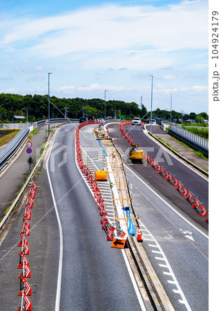 鉄橋 4線 新型特急2700系など行き交う、JR高徳線・吉野川橋梁【ドローン空撮