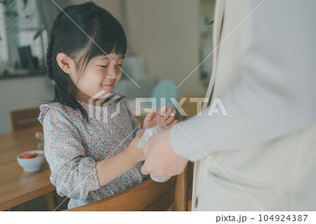 Childcare Childcare 104924387