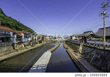 世羅　芦田川沿いの街並み　広島県世羅町 104924884