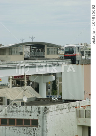 首里駅を発車したゆいレール1000形 (沖縄都市モノレール 首里 - 儀保, 沖縄県那覇市, 202 首里駅を発車したゆいレール1000形 (沖縄都市モノレール 首里 - 儀保, 沖縄県那覇市, 202 104925092
