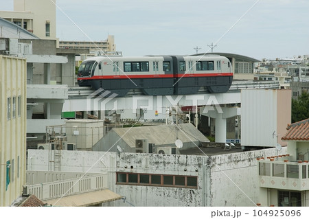 首里駅を発車したゆいレール1000形 (沖縄都市モノレール 首里 - 儀保, 沖縄県那覇市, 202 首里駅を発車したゆいレール1000形 (沖縄都市モノレール 首里 - 儀保, 沖縄県那覇市, 202 104925096