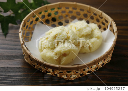 お芋の蒸し饅頭 お芋の蒸し饅頭 104925257