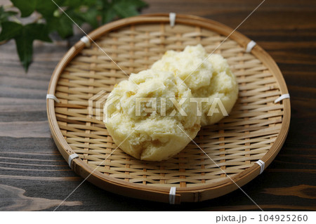お芋の蒸し饅頭 104925260