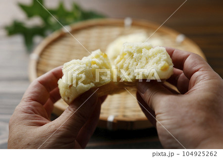 お芋の蒸し饅頭 お芋の蒸し饅頭 104925262