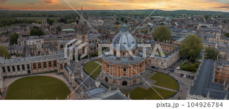 Aerial view over the city of Oxford with Oxford University. Radcliffe Camera and All Souls College, Oxford University, Oxford, UK 104926784