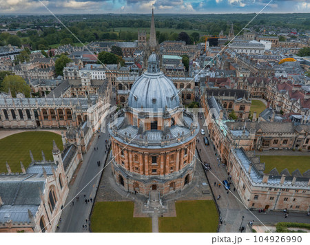 Aerial view over the city of Oxford with Oxford University. Radcliffe Camera and All Souls College, Oxford University, Oxford, UK 104926990