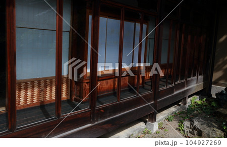 和風建築廊下と縁側 和風建築廊下と縁側 104927269