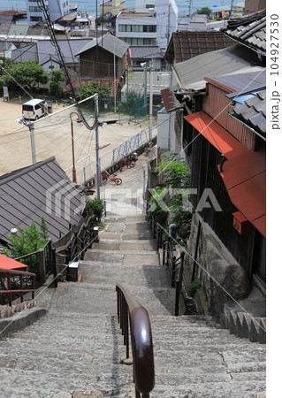 尾道市の町並み風景 階段 尾道市の町並み風景 階段 104927530