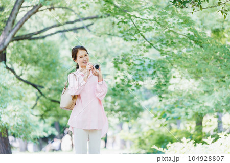 ミドル女子の観光 女子旅イメージ ミドル女子の観光 女子旅イメージ 104928807