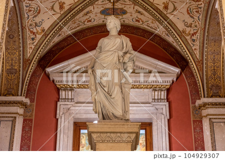 Interior of the Vienna State Opera house in Viena Austria Interior of the Vienna State Opera house in Viena Austria 104929307