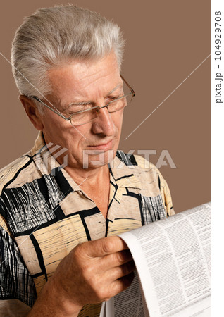 old nice man reading newspaper at home old nice man reading newspaper at home 104929708