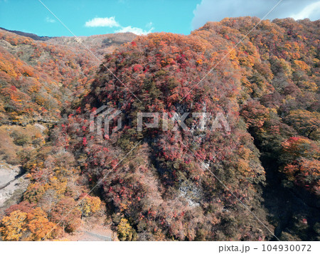 空撮「栃木県」紅葉した日光の山々の風景 空撮「栃木県」紅葉した日光の山々の風景 104930072