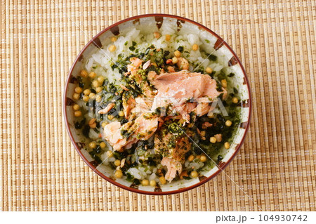 鮭茶漬け　和食 104930742