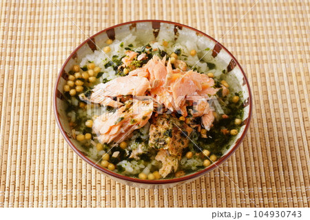 鮭茶漬け　和食 104930743