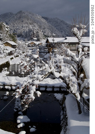 夢街道ルネサンス　比和まちなか雪景色　比和川　橋 104930982