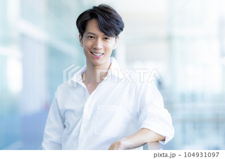 ビューティー　男性のポートレート 104931097