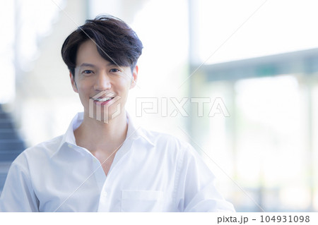 ビューティー　男性のポートレート 104931098