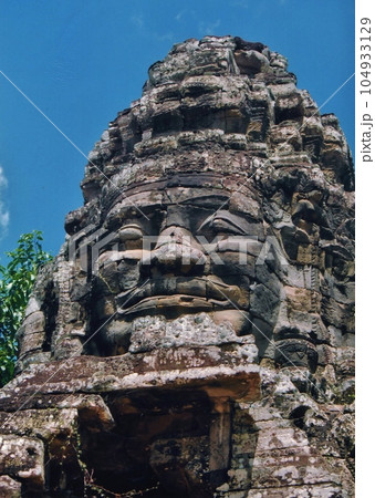 アンコール・トム　バイヨン寺院『クメールの微笑』と呼ばれる観世音菩薩 104933129