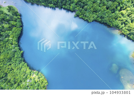 夏のオコタンペ湖を空撮(真俯瞰) 夏のオコタンペ湖を空撮(真俯瞰) 104933801