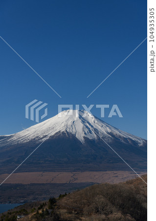 初冬の富士山 104935305