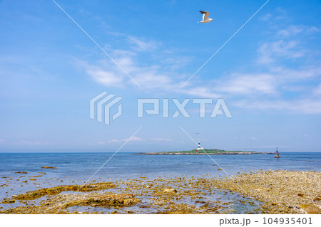 津軽海峡 大間埼灯台 弁天島 大間崎 本州最北端 津軽海峡 大間埼灯台 弁天島 大間崎 本州最北端 104935401