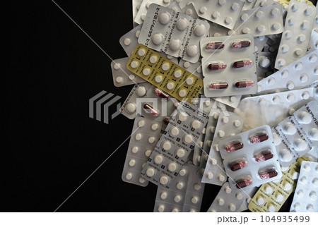 大量の医薬品(抗うつ剤・せき止め・睡眠薬・眠剤・風邪薬等) 大量の医薬品(抗うつ剤・せき止め・睡眠薬・眠剤・風邪薬等) 104935499