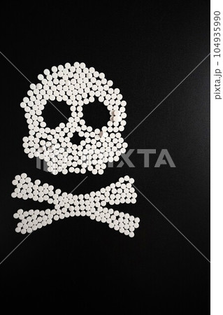 大量の医薬品（抗うつ剤・睡眠薬・眠剤・せき止め・風邪薬など） 104935990