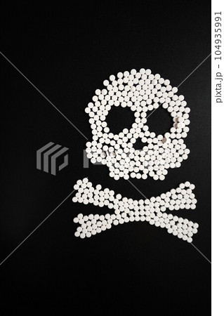 大量の医薬品(抗うつ剤・睡眠薬・眠剤・せき止め・風邪薬など) 大量の医薬品(抗うつ剤・睡眠薬・眠剤・せき止め・風邪薬など) 104935991