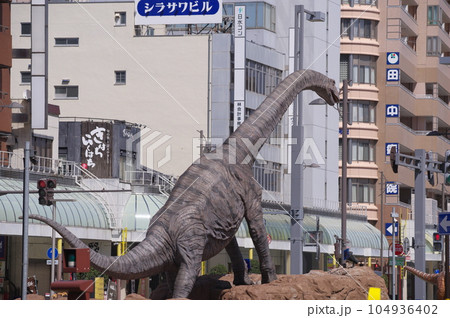 福井駅前の恐竜モニュメント フクイティタン 福井駅前の恐竜モニュメント フクイティタン 104936402