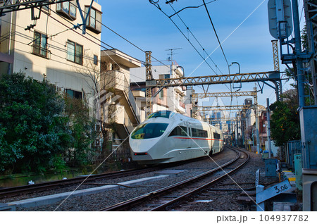 小田急線、白いロマンスカー VSE 小田急線、白いロマンスカー VSE 104937782