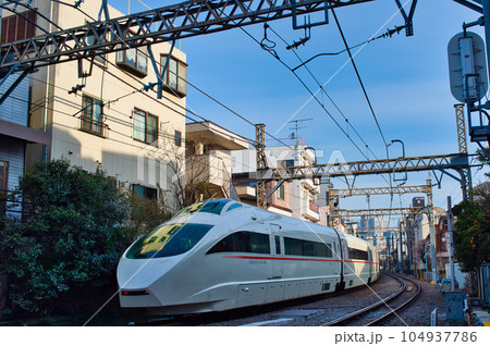 小田急線、白いロマンスカー VSE  小田急線、白いロマンスカー VSE  104937786
