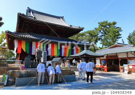 【香川県】四国霊場「第75番札所」総本山善通寺（本堂、金堂） 104938349