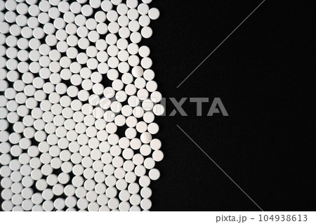 大量の医薬品（抗うつ剤・睡眠薬・眠剤・せき止め・風邪薬など） 104938613