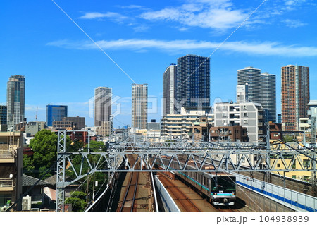 【神奈川県】東急東横線と武蔵小杉のタワーマンション群 104938939